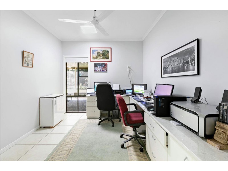 6 Earls Court, Little Mountain QLD 4551