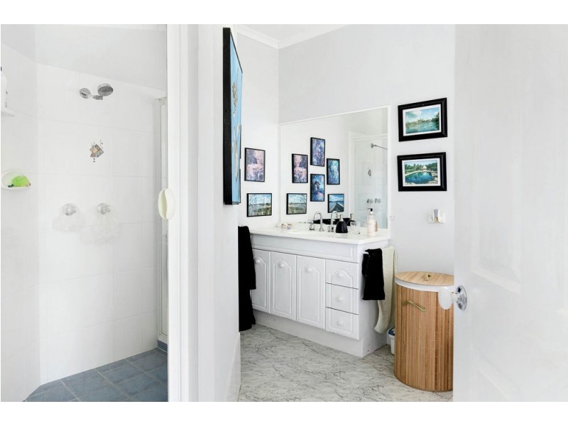 6 Earls Court, Little Mountain QLD 4551