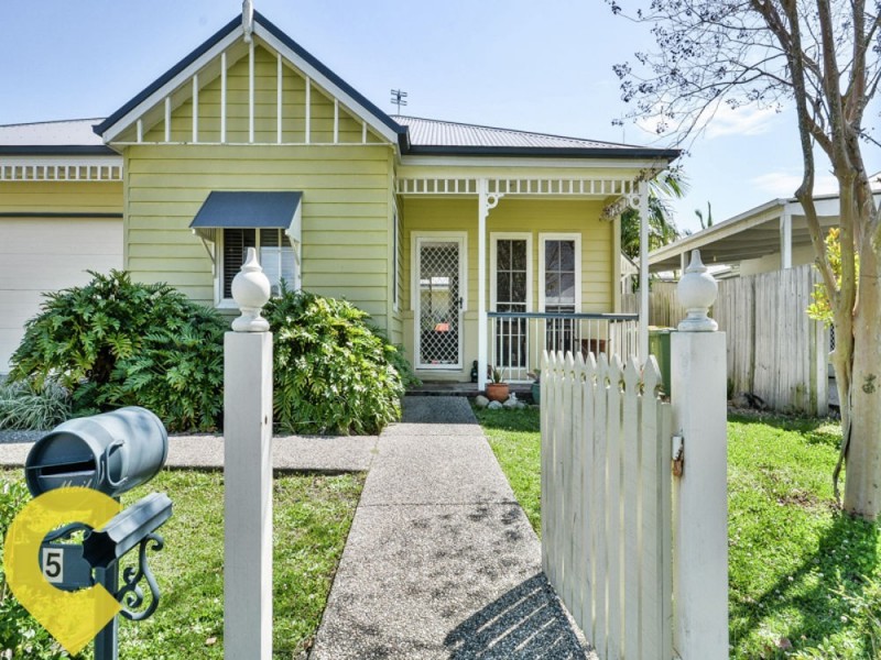 5 Irving Place, Sippy Downs QLD 4556