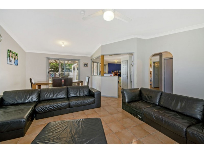 5 Bellevue Drive, Little Mountain QLD 4551