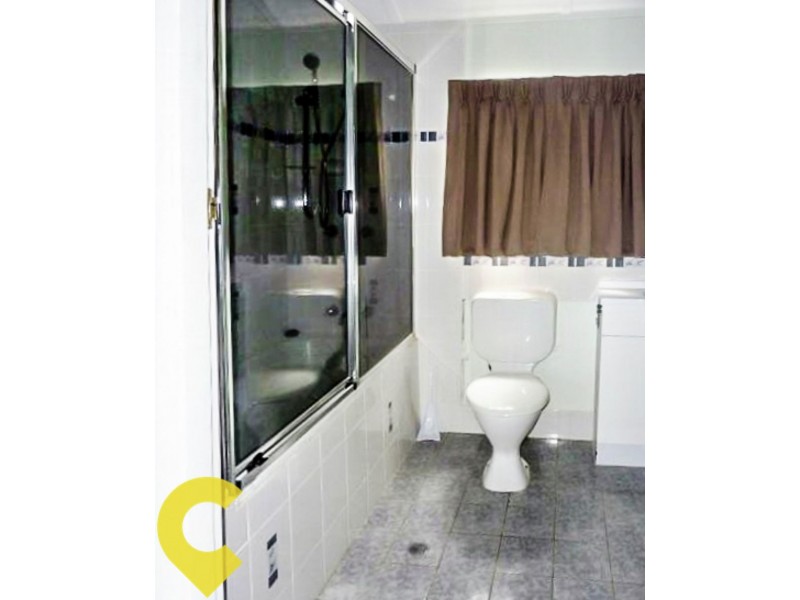 73 William Street, Howard QLD 4659