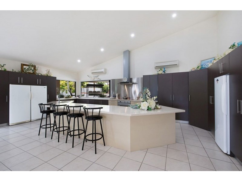 9 Hillside Court, Little Mountain QLD 4551