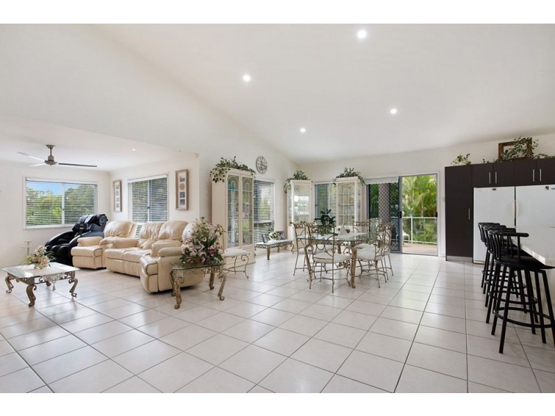 9 Hillside Court, Little Mountain QLD 4551