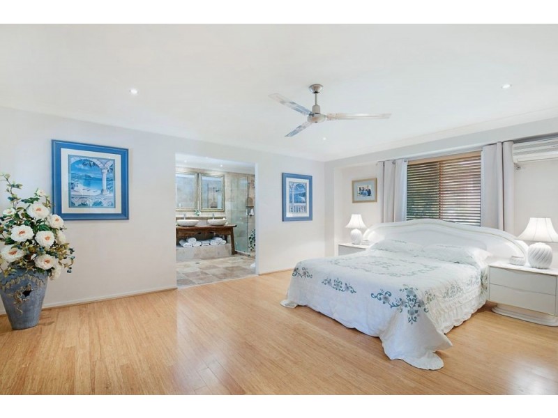 9 Hillside Court, Little Mountain QLD 4551