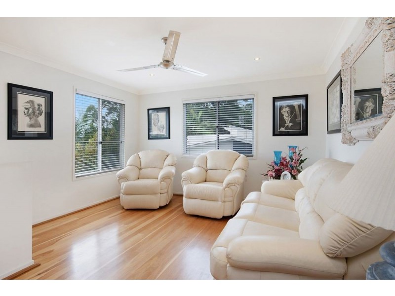 9 Hillside Court, Little Mountain QLD 4551