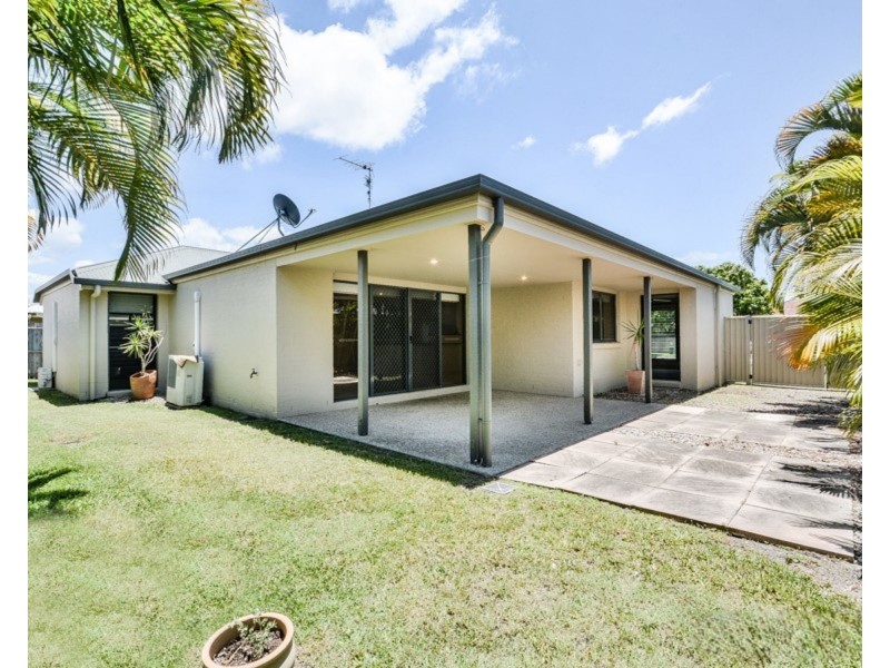8 Pembroke Crescent, Sippy Downs QLD 4556
