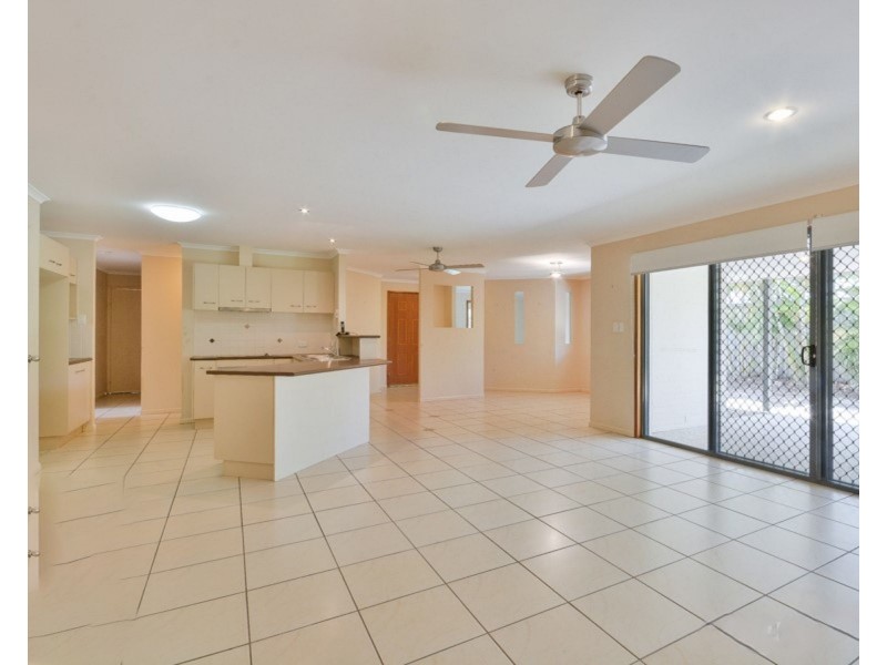 8 Pembroke Crescent, Sippy Downs QLD 4556