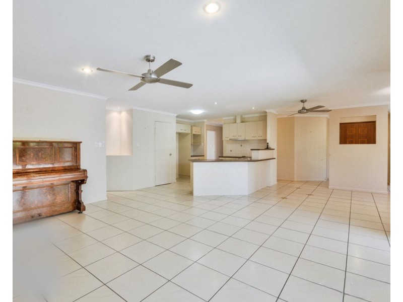 8 Pembroke Crescent, Sippy Downs QLD 4556