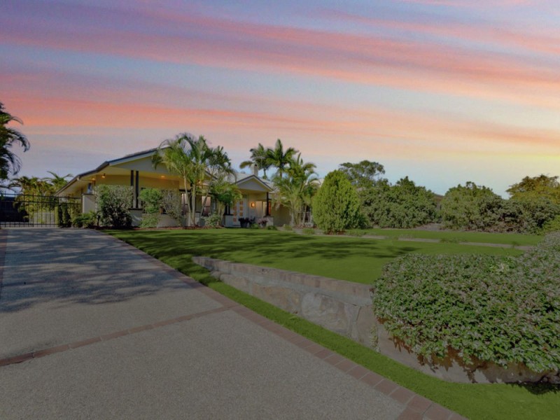 17 Homestead Drive, Little Mountain QLD 4551
