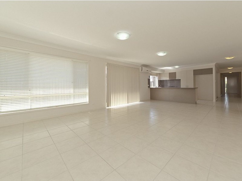 40 Elvena Circuit, Little Mountain QLD 4551