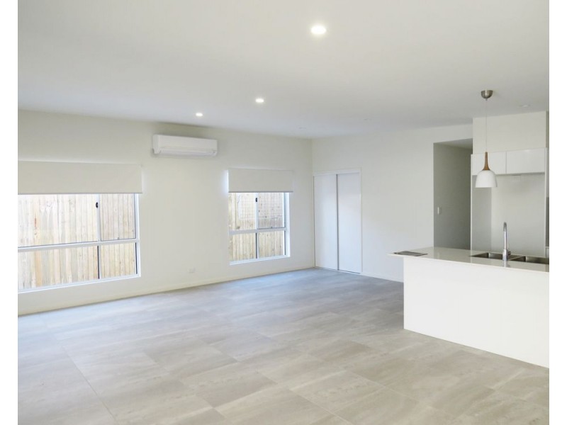 8 MacIntyre Crescent, Pelican Waters QLD 4551