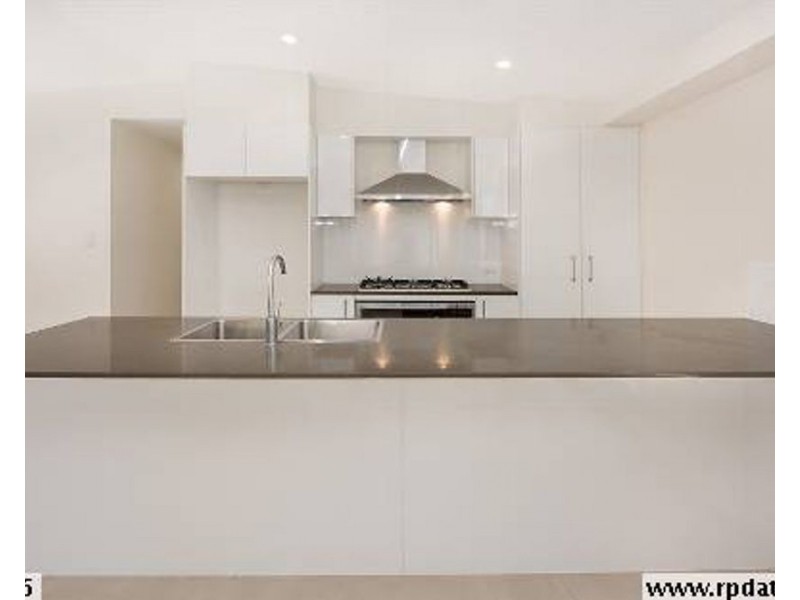 8 MacIntyre Crescent, Pelican Waters QLD 4551