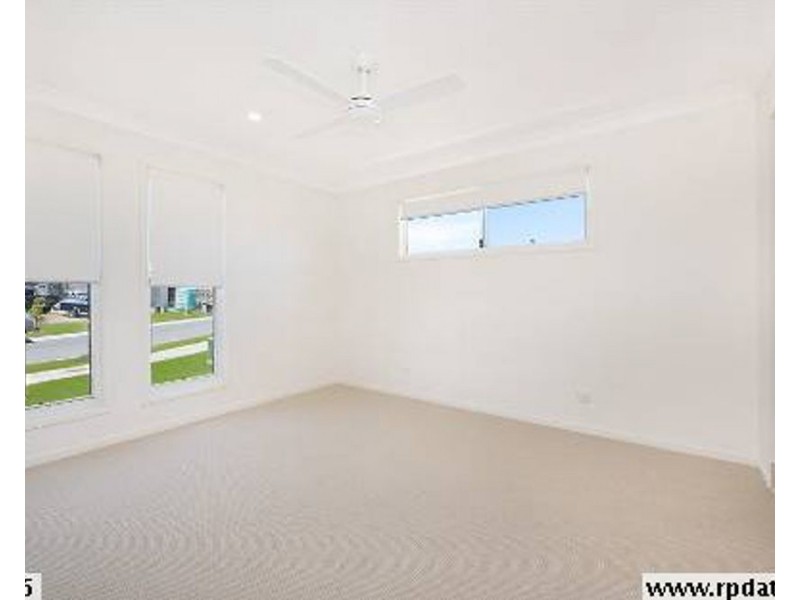 8 MacIntyre Crescent, Pelican Waters QLD 4551