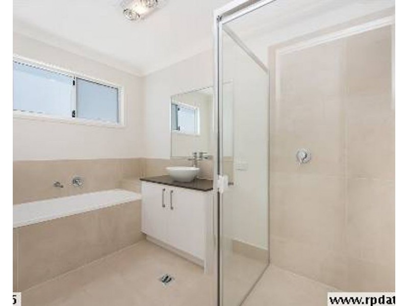 8 MacIntyre Crescent, Pelican Waters QLD 4551