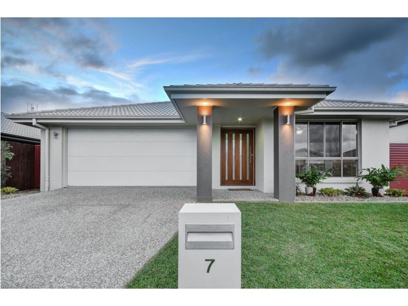 7 Honey Street, Caloundra West QLD 4551