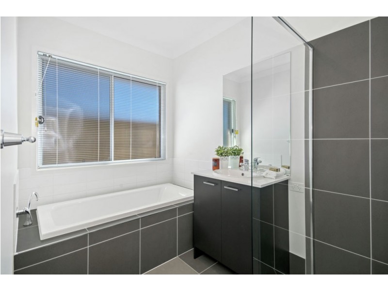 20 Ochre Crescent, Caloundra West QLD 4551