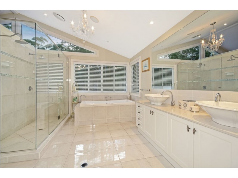 11 Malones Road, Kiels Mountain QLD 4559