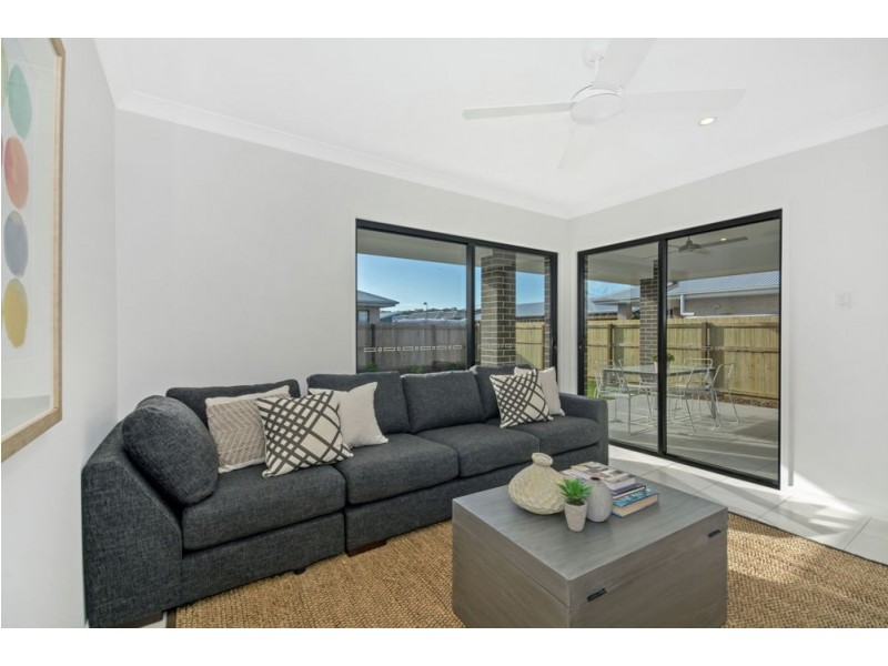 8 Topaz Drive, Caloundra West QLD 4551