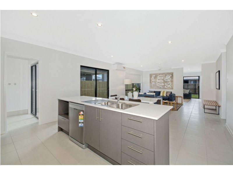 8 Topaz Drive, Caloundra West QLD 4551