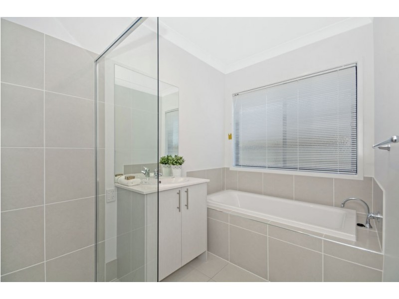 8 Topaz Drive, Caloundra West QLD 4551