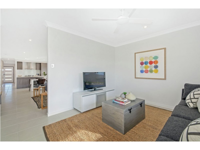 8 Topaz Drive, Caloundra West QLD 4551