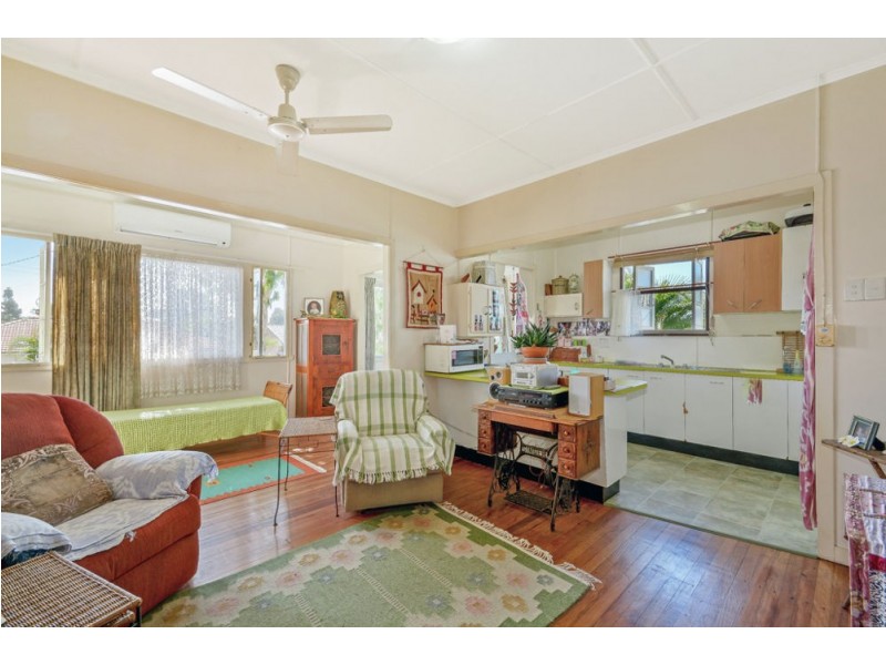 8 Earnshaw Street, Golden Beach QLD 4551