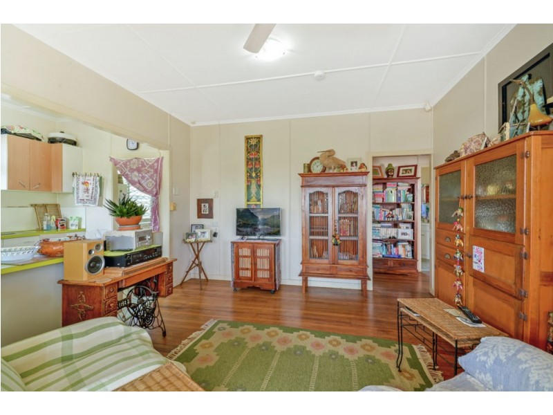 8 Earnshaw Street, Golden Beach QLD 4551