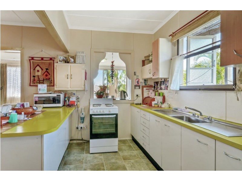 8 Earnshaw Street, Golden Beach QLD 4551