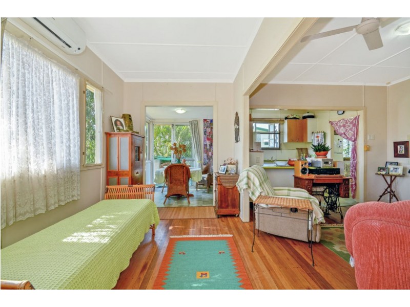 8 Earnshaw Street, Golden Beach QLD 4551