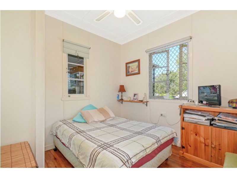 8 Earnshaw Street, Golden Beach QLD 4551