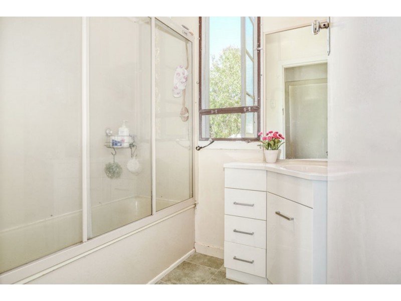 8 Earnshaw Street, Golden Beach QLD 4551