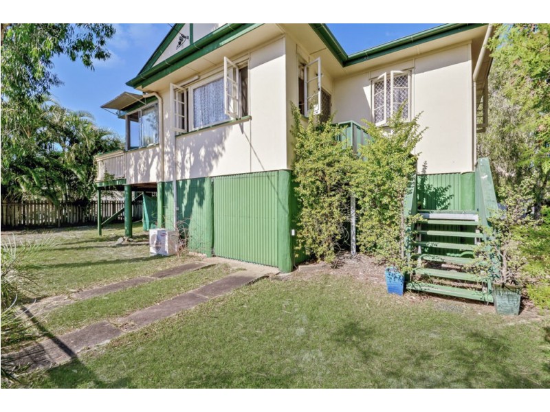 8 Earnshaw Street, Golden Beach QLD 4551