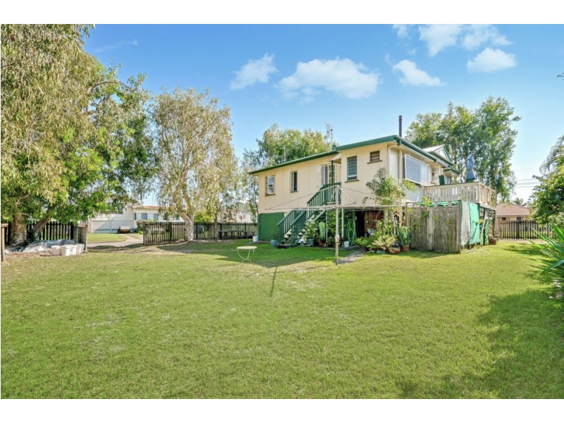 8 Earnshaw Street, Golden Beach QLD 4551