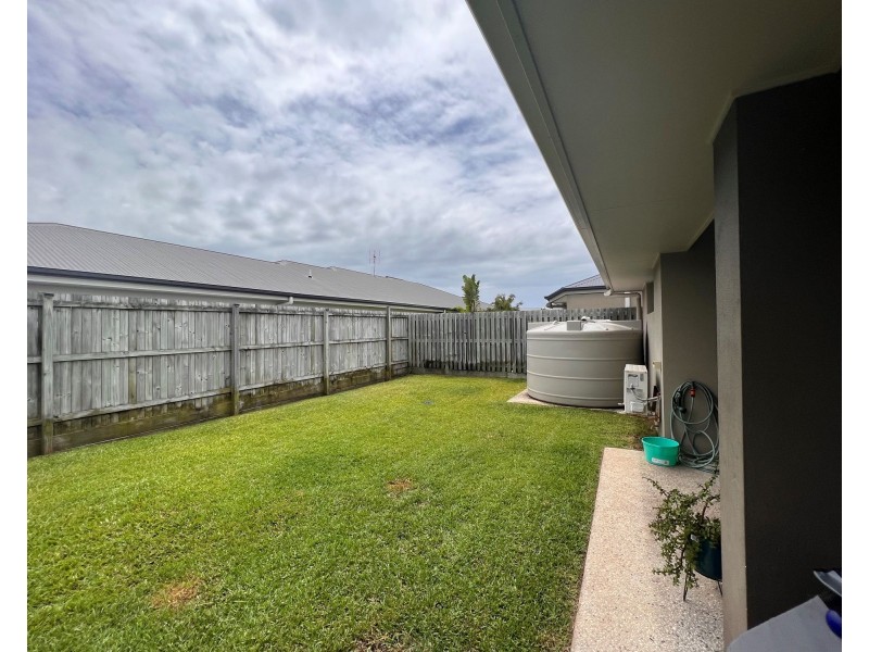 27 Pumicestone Way, Mountain Creek QLD 4557
