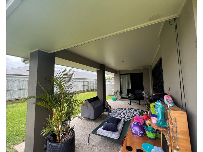 27 Pumicestone Way, Mountain Creek QLD 4557
