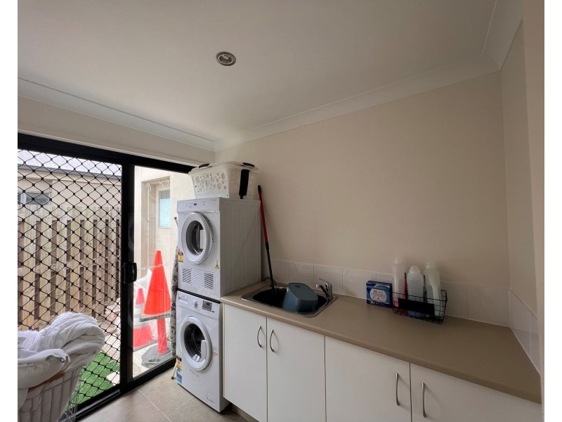 27 Pumicestone Way, Mountain Creek QLD 4557
