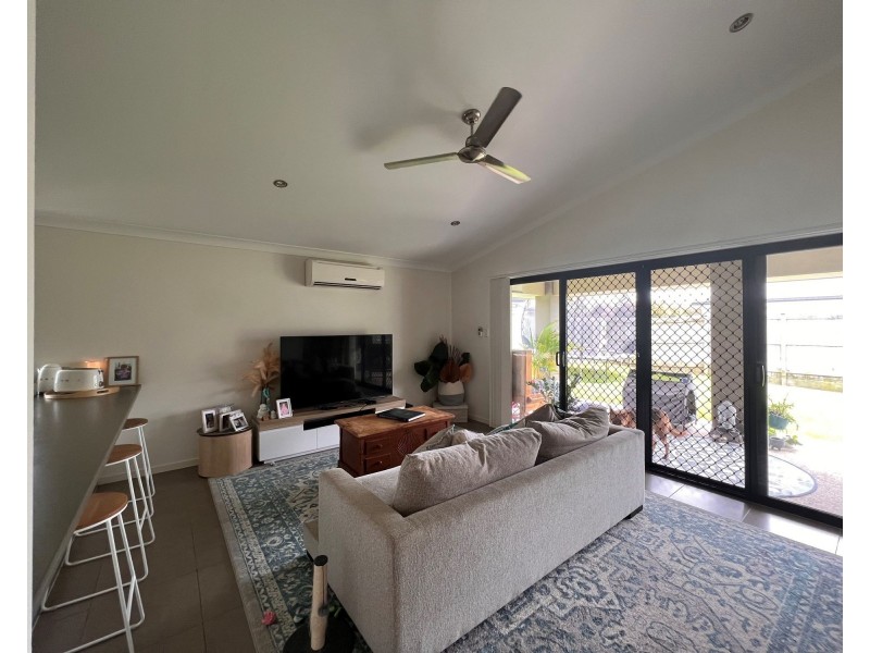 27 Pumicestone Way, Mountain Creek QLD 4557
