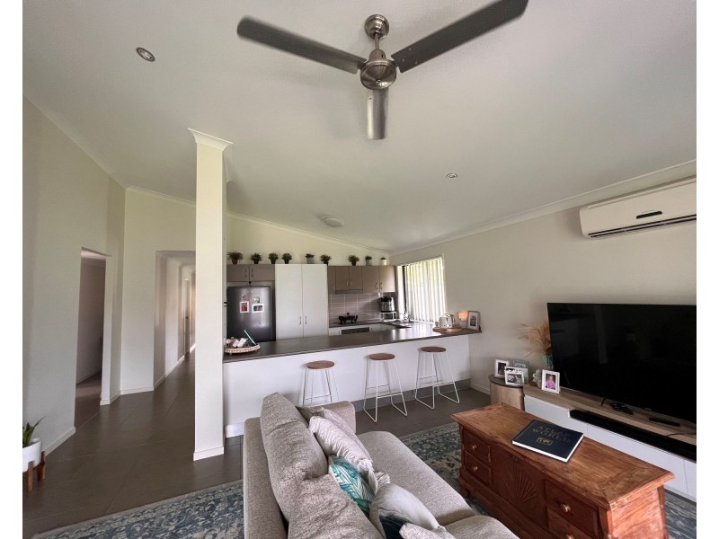 27 Pumicestone Way, Mountain Creek QLD 4557