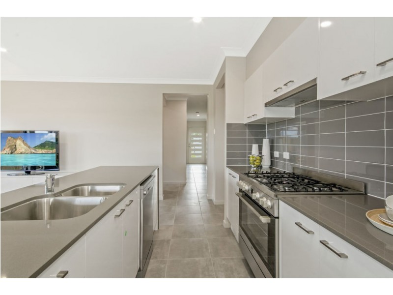 4 Turquoise Place, Caloundra West QLD 4551