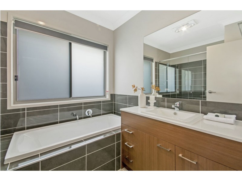4 Turquoise Place, Caloundra West QLD 4551