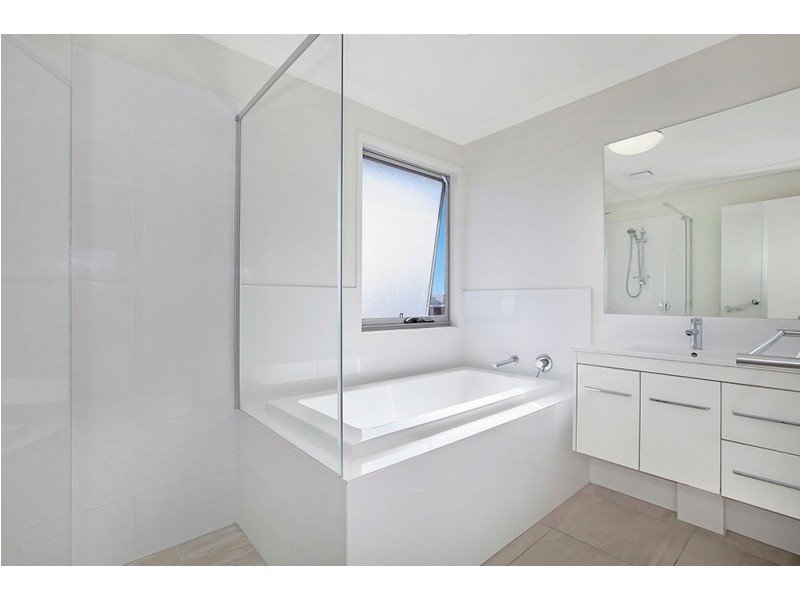 5 Coral Crescent, Caloundra West QLD 4551