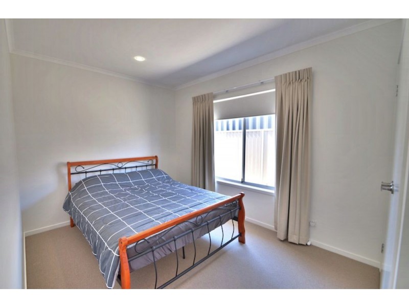 2 Creek View Place, Pelican Waters QLD 4551