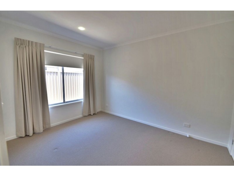 2 Creek View Place, Pelican Waters QLD 4551