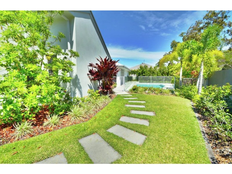 2 Creek View Place, Pelican Waters QLD 4551