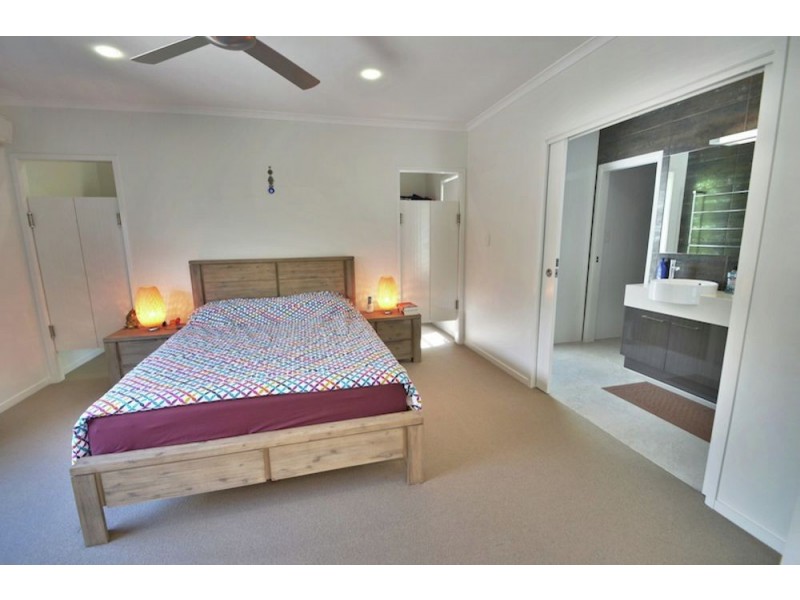 2 Creek View Place, Pelican Waters QLD 4551