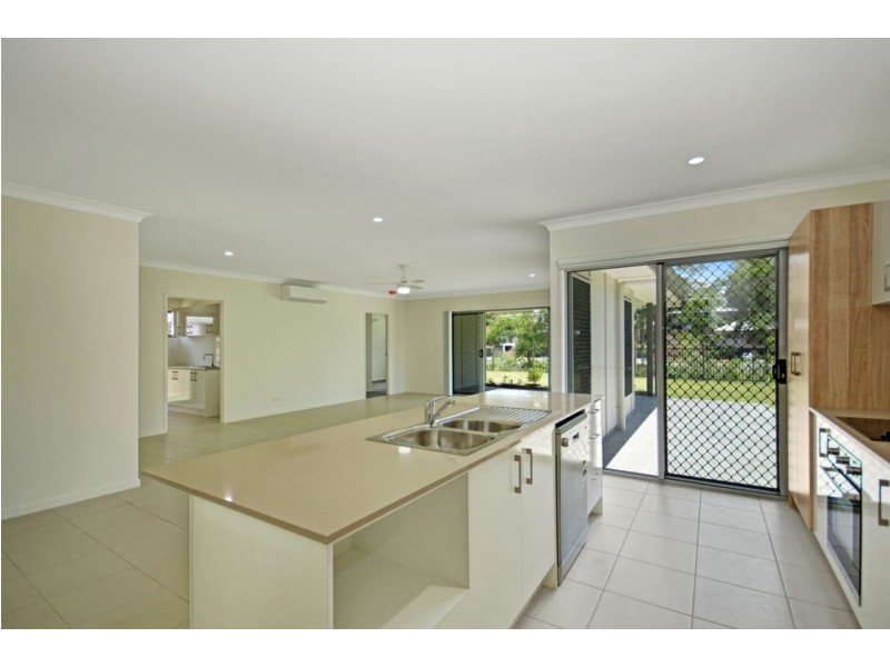 25 Davey Drive, Woombye QLD 4559