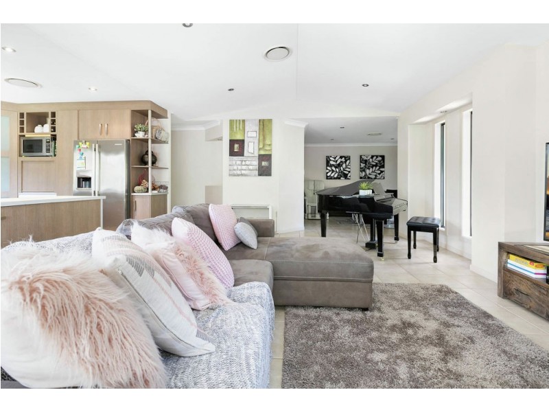 52 Mannikin Road, Tanawha QLD 4556