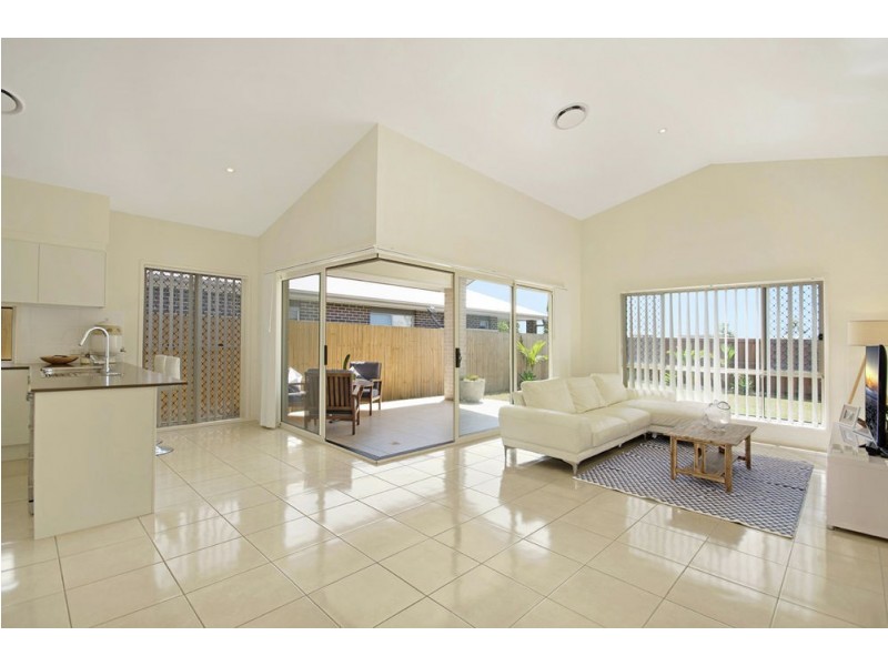 32 Apple Crescent, Caloundra West QLD 4551