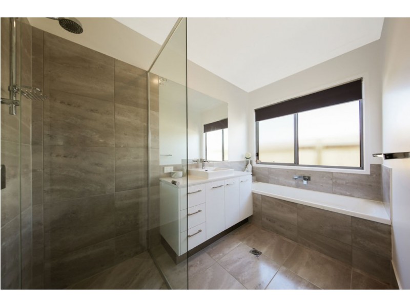 3 Violet Street, Caloundra West QLD 4551