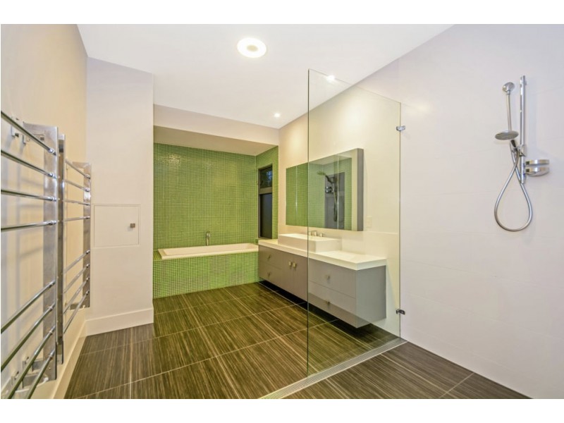 18 Mountain Top Court, Mons QLD 4556